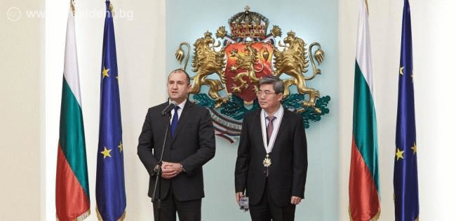 Президентът Румен Радев удостои посланика на Китай у нас Джан Хайджоу с орден "Стара планина" първа степен