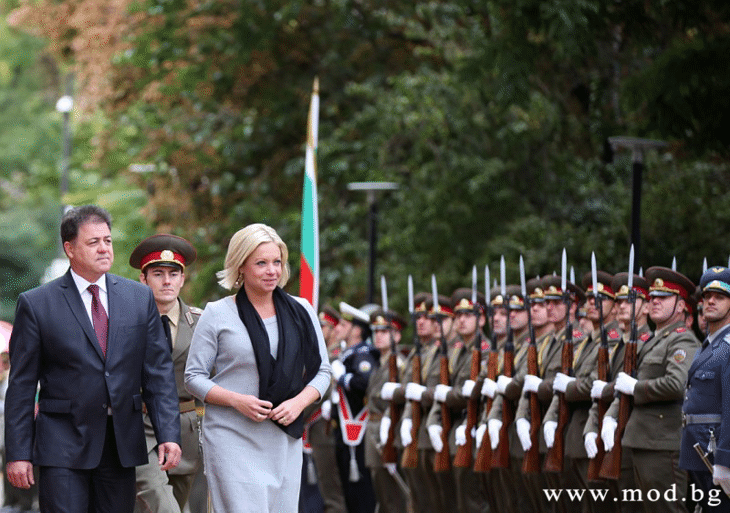 Министърът на отбраната Николай Ненчев се срещна с холандския си колега г-жа Жанин Хенис-Плашарт