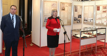 Председателят на парламента Цецка Цачева откри изложба, в която могат да бъдат видяни оригиналите на четирите български конституции и на двете поправки на Търновската конституция