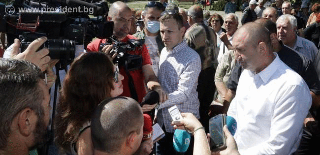 Румен Радев: Нежеланието на прокуратурата да види сигналите за огромна корупция и грабеж на държавни средства издава страх и зависимости