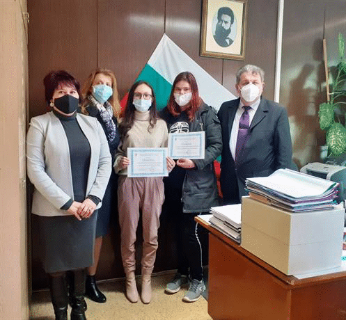 Награди за две момичета от гр. Септември