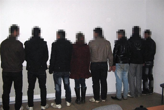 Гранични полицаи от РДГП – Елхово задържаха нелегални емигранти в изоставена къща