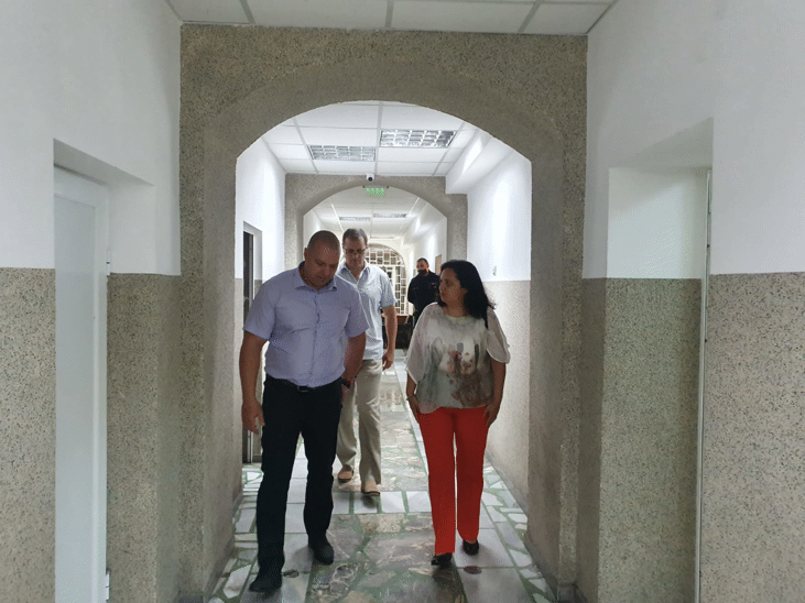 Заместник-министър Павлова инспектира местата за гласуване в арестите и затворите в София, Плевен и Враца