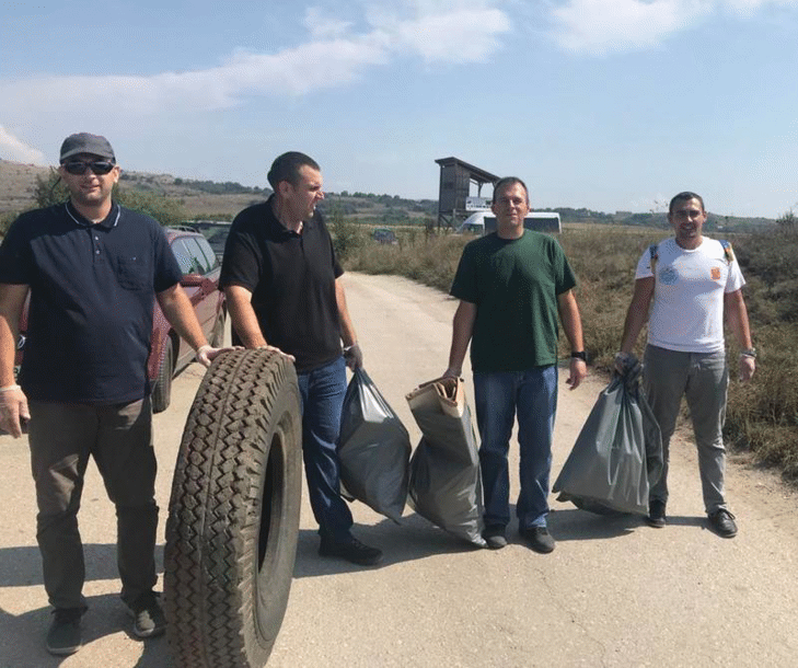 Експерти от  РИОСВ – София и община Сливница почистиха Алдомировското блато