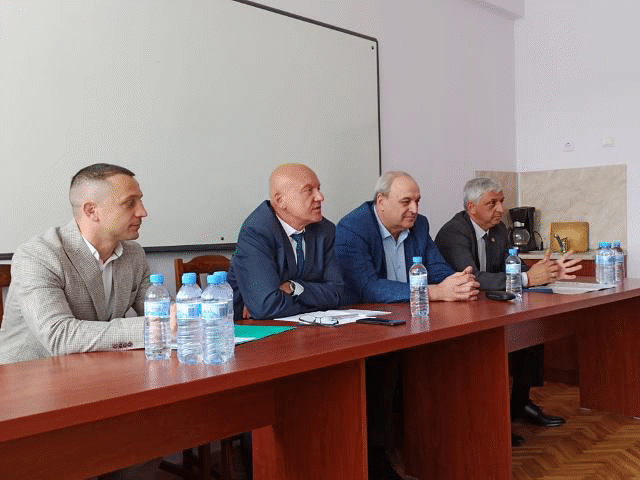 Зам.-министър Андонов проведе среща с ръководствата на СУ „Генерал Владимир Стойчев“ и НСА