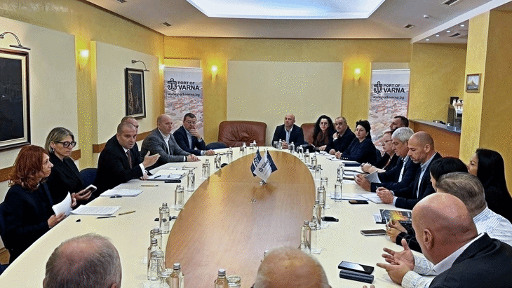 Вицепремиерът Караджов: Повече инвестиции, товари и приходи - това е нашата цел за пристанище Варна