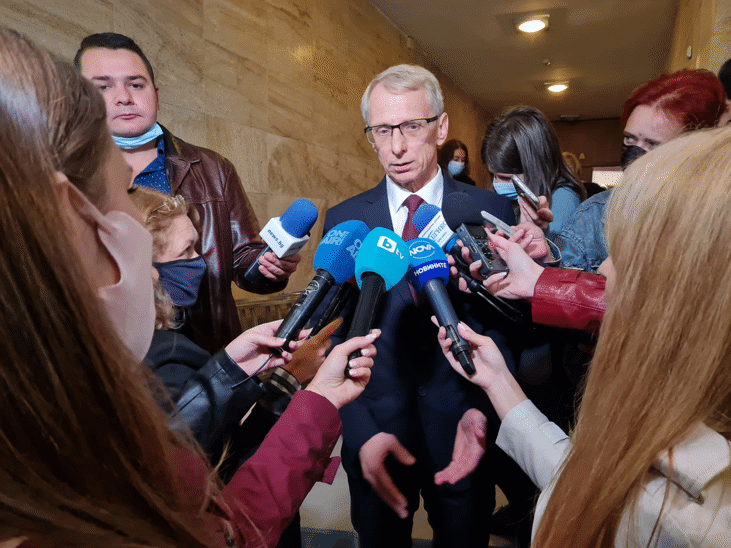 Малките Ученици Се Връщат В Клас Най-Рано На 10 Ноември