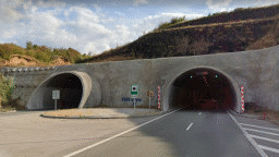 Във вторник и в сряда през нощта ще се почиства тунел „Блатино“ на АМ „Струма“. Трафикът ще преминава двупосочно в една от тръбите