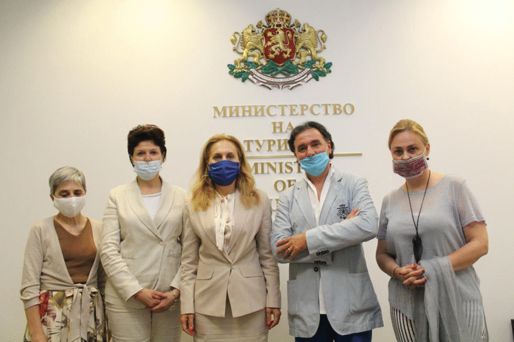 Заместник министър-председателят и министър на туризма Николова проведе срещи с представители на туристическия бранш