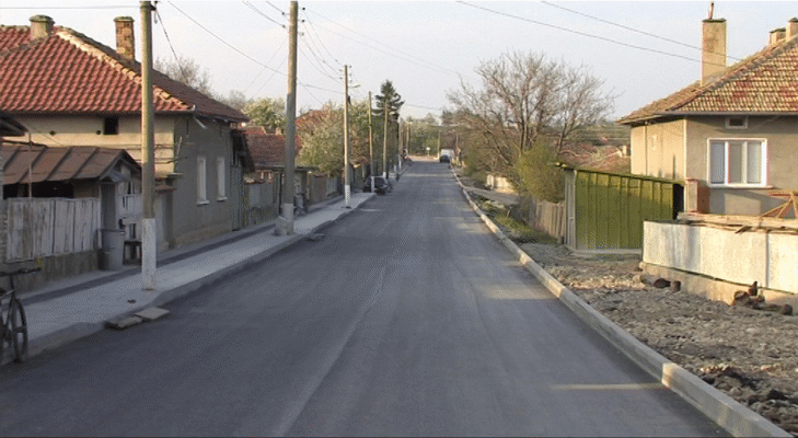 Изпълнена е 80% от рехабилитацията на над 10 км от път III-7002 Венец – Борци – Ясенково
