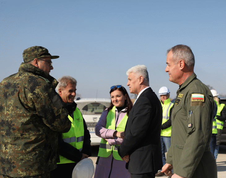 Министърът на отбраната Димитър Стоянов: Полагаме всички усилия за преодоляване на огромното забавяне на модернизацията на авиобаза Граф Игнатиево Министърът на отбраната Димитър Стоянов: Полагаме всички усилия за преодоляване на огромното забавяне на модернизацията на авиобаза Граф Игнатиево