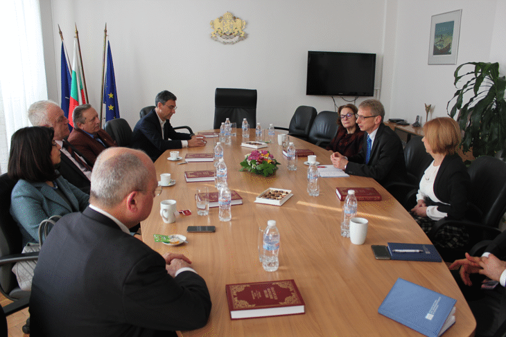 Министър Николай Денков Разчита На Опита На Своите Предшественици