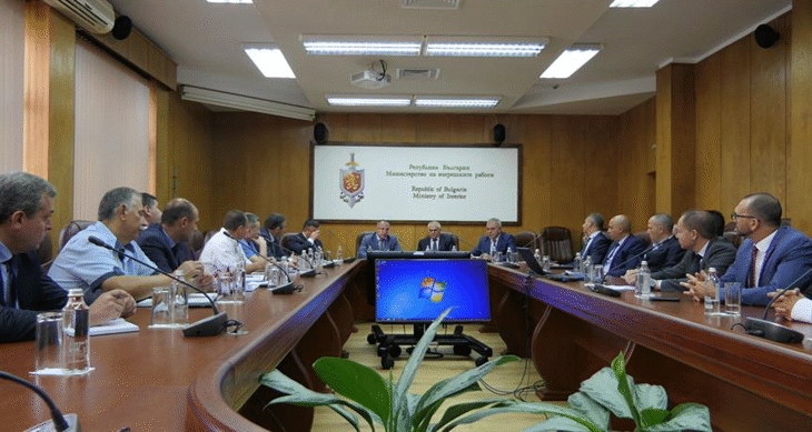 Наложително е да предотвратим всяка опасност, свързана с евентуално разпространение на огнища на зараза по животните