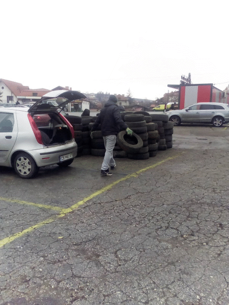 Над 1100 стари гуми са събрани на временния пункт в кв.“Курило“ в Нови Искър