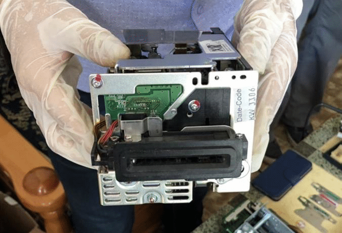 Служители на ГДБОП разкриха „производствен цех“ за изработка на скимиращи устройства и неистински документи