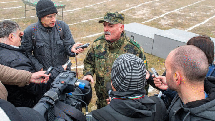 100% от личния състав на Сухопътните войски ще бъде оборудван с нови каски и бронежилетки 100% от личния състав на Сухопътните войски ще бъде оборудван с нови каски и бронежилетки