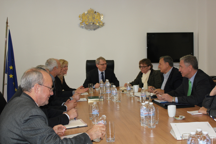 Министър Денков: Стимули, А Не Санкции Ще Осигурят Специалисти За Икономиката