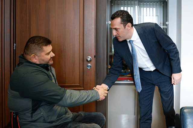 Министър Иван Пешев награди световния шампион Ружди Ружди