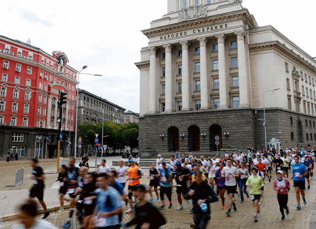 Заместник-министър Димитър Георгиев даде старт на „Маратон София 2025“