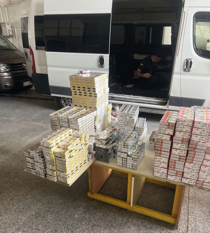 7630 кутии цигари, укрити в тайници на три автомобила, задържаха митнически служители от ТД Митница Варна