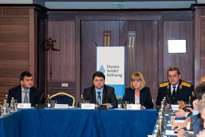 Ролята на обществената информираност за намаляване на риска от бедствия бе темата на днешната кръгла маса, инициирана от ГДПБЗН