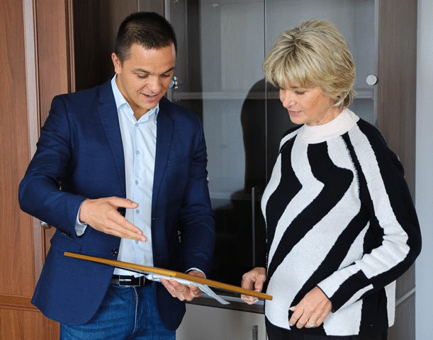 Министър Весела Лечева награди плувеца Цанко Цанков