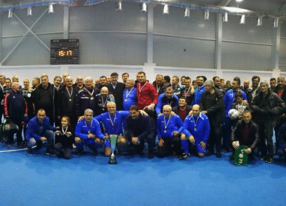 Президентът Михайлов награди победителя в първия Коледен турнир за ветерени на БФС