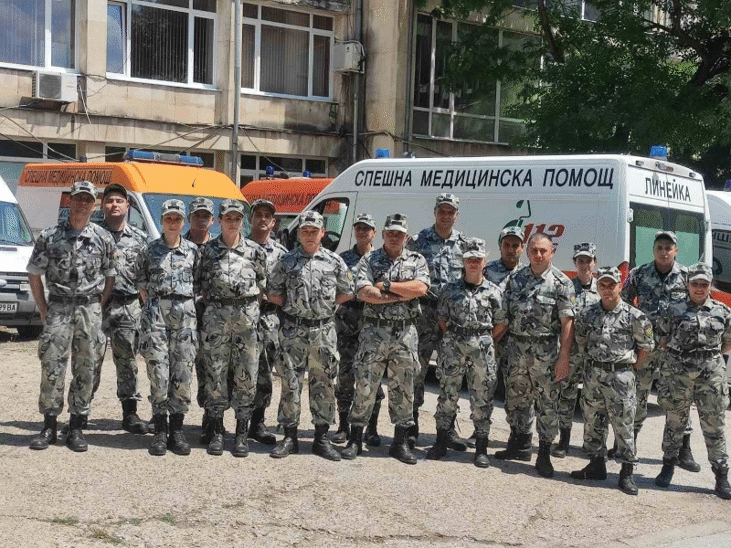 Резервисти от НВУ „Васил Левски“ спасиха човек, пострадал при катастрофа
