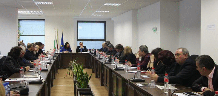 Министър Павлова представи Националната програма за саниране пред Камарата на строителите