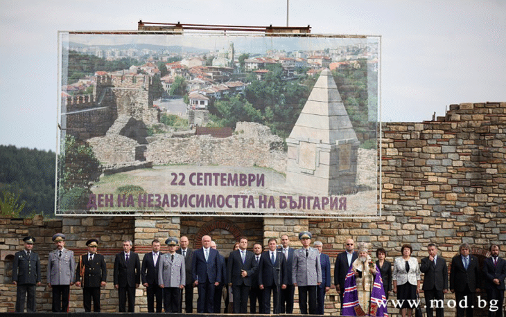 Министърът на отбраната Николай Ненчев и началникът на отбраната генерал Константин Попов участваха в честванията, посветени на 108-та годишнина от провъзгласяването на Независимостта на България