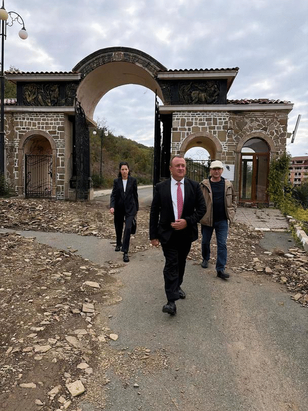 Министър Иванов: Днес РДНСК - Бургас издаде акт за незаконно строителство в „Елените“