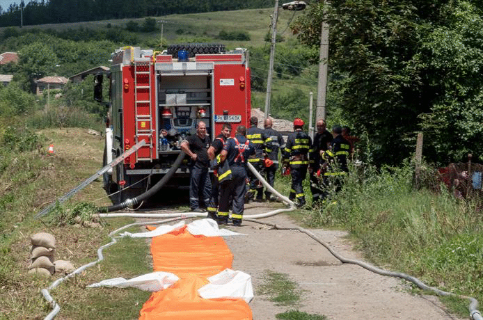 Мащабно пожаро-тактическо учение се проведе край Перник
