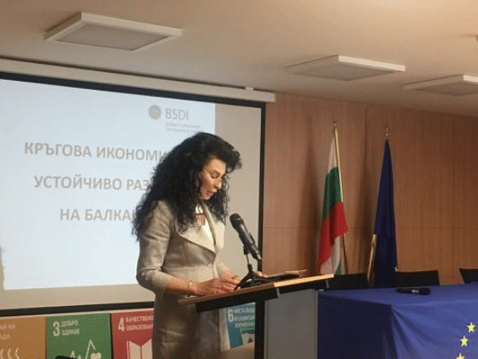 Зам.-министър Петрова получи приз за принос в развитието на социалната икономика в България