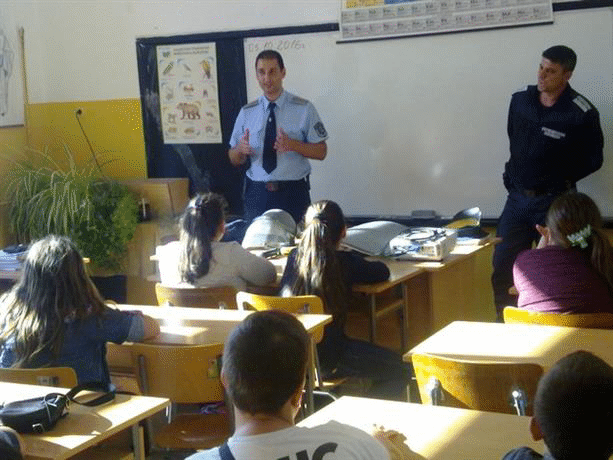 Стартира учебната година по програма „Детско полицейско управление“ в СУ “Отец Паисий“ в село Люляково