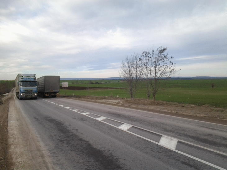 Над 20 млн. лв. се инвестират в момента в основния ремонт на 31 км от път II-49 Търговище - Кубрат - Тутракан. През последните 2 години около 12 млн. лв. са вложени в пътищата в област Разград