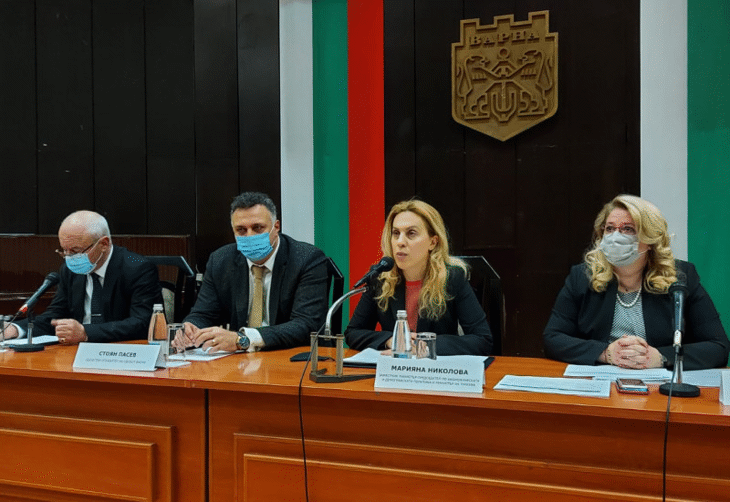 Вицепремиерът Марияна Николова пред туристическия бизнес и контролните органи във Варна: Важно е да гарантираме сигурно и безопасно лято на туристите