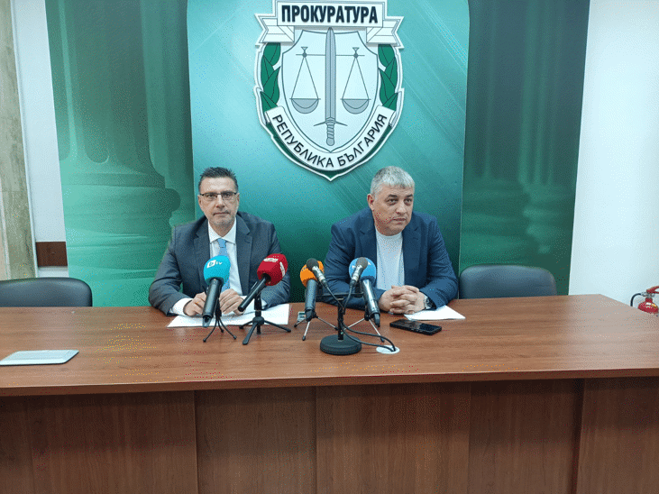Окръжна прокуратура-Бургас задържа за срок до 72 часа две лица, обвинени в държане с цел разпространение на близо 100 килограма марихуана