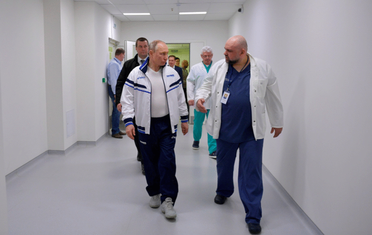 Путин посети болница. Главният лекар е с COVID-19