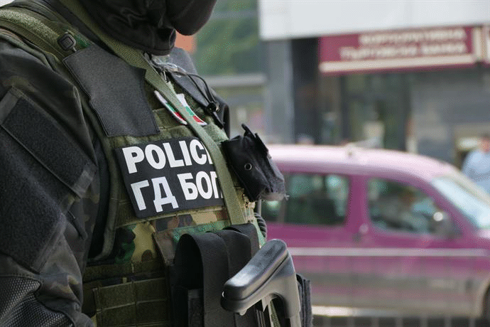 ГДБОП неутрализира организирана престъпна група за трафик на хора през границата