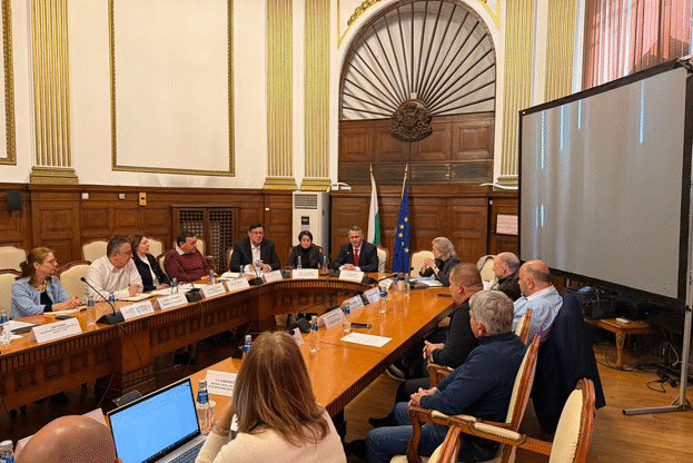 Министър Христанов: Необходима е ефективна проследяемост в производството и търговията с розов цвят