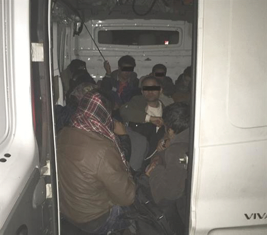 Полицейски служители от Бургас задържаха двама мъже, осъществявали трафик на нелегални мигранти
