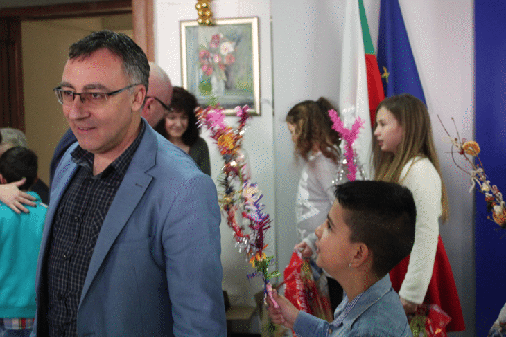 Ученици От Стамболийски Поздравиха Мон За Банго Васил