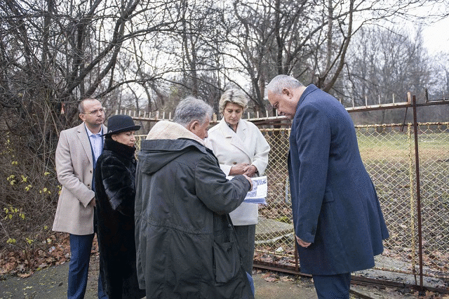 Весела Лечева и Иван Демерджиев направиха оглед на терена на „Раковски“ за новата зала по художествена гимнастика Весела Лечева и Иван Демерджиев направиха оглед на терена на „Раковски“ за новата зала по художествена гимнастика