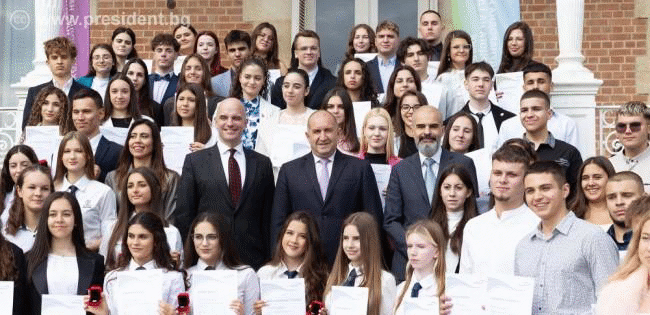 Румен Радев: Ангажираността на младите хора на България с обществени каузи е ключ към силно общество и вдъхновение за промяна