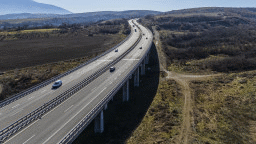 До 21 ноември за ремонт на фуги движението при 58-и км на АМ „Струма“, в посока София, ще е в изпреварващата лента