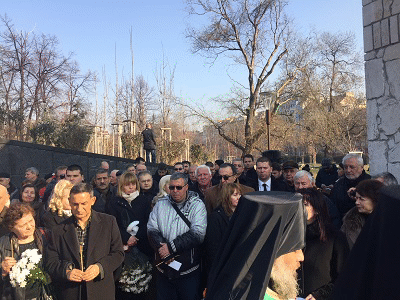 Кметът на София Фандъкова поднесе цветя на паметника на жертвите на комунистическия режим