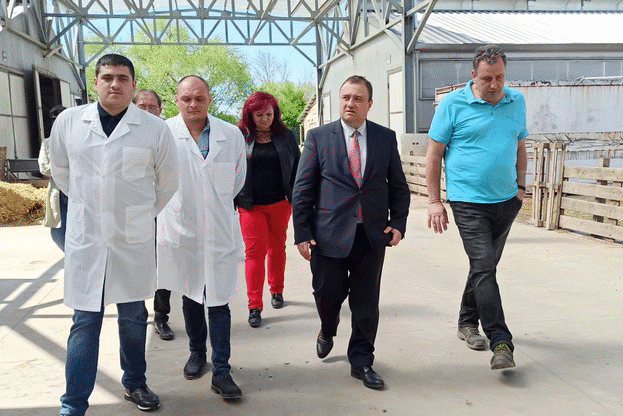 Министър Иванов: Знаем каква е ситуацията в сектора, затова и помощите са в безпрецедентни размери