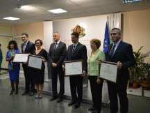 Министър Божидар Лукарски връчи два сертификата за инвестиция клас А