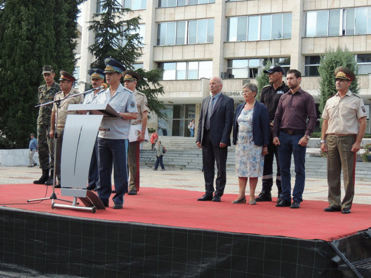 Началникът на отбраната генерал  Константин Попов участва в ритуала по изпращане на 32-рия контингент в  мисията на НАТО в Афганистан „Решителна подкрепа”
