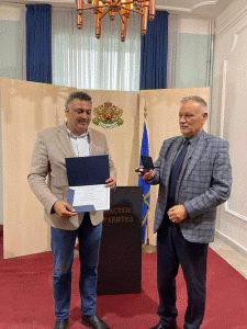Областният управител на Варна Стоян Пасев е сред наградените със „Златен почетен знак на ДАМТН“